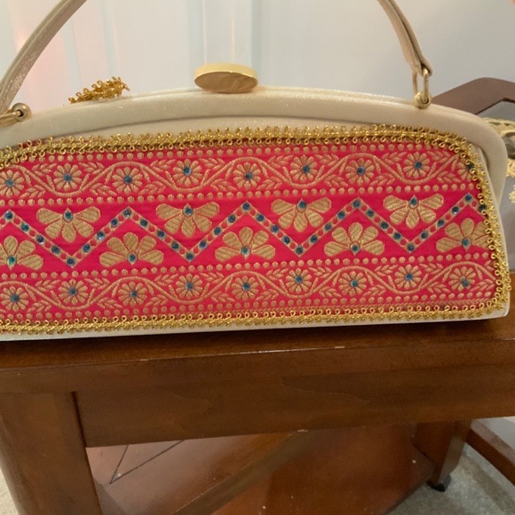 Embroidered Sequin Gold Bow Handmade Elegant Purse - Picture 6 of 12